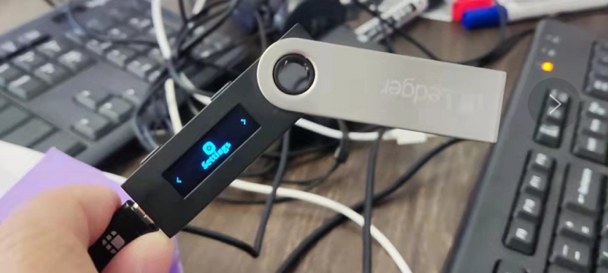 A picture containing indoor, keyboard, computer, electronics
Description automatically generated