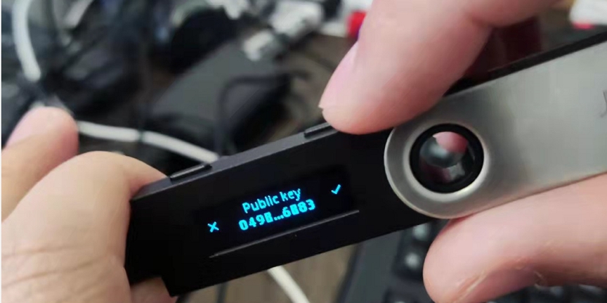 A picture containing person, hand, holding, indoor
Description automatically generated