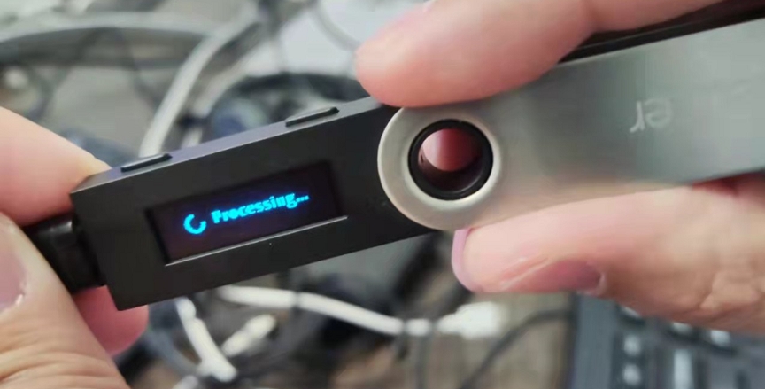 A picture containing person, hand, holding, electronics
Description automatically generated