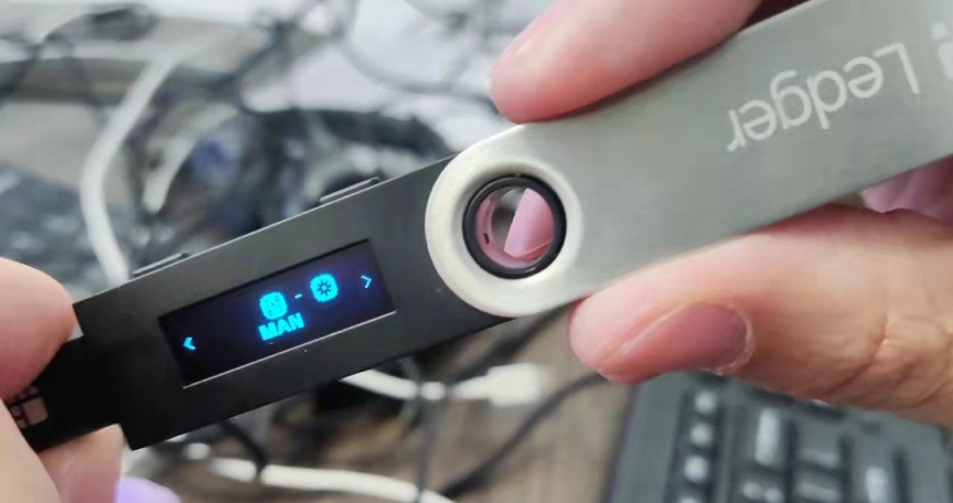 A picture containing person, hand, holding, indoor
Description automatically generated